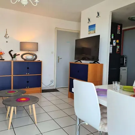 2 Pieces Avec Climatisation Et Parking A 50m De La Au Cap D'agde - Fr-1-249-396 Apartment