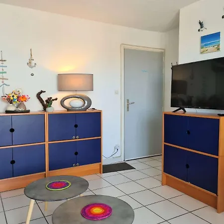 2 Pieces Avec Climatisation Et Parking A 50m De La Au Cap D'agde - Fr-1-249-396 * Agde