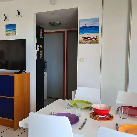 Apartment 2 Pieces Avec Climatisation Et Parking A 50m De La Au Cap D'agde - Fr-1-249-396 Agde