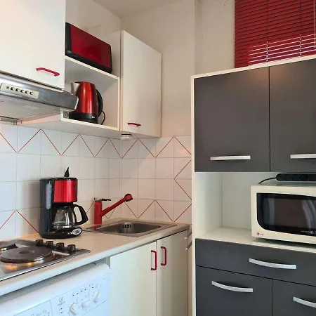 Apartment 2 Pieces Avec Climatisation Et Parking A 50m De La Au Cap D'agde - Fr-1-249-396 Agde