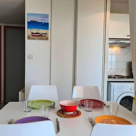 2 Pieces Avec Climatisation Et Parking A 50m De La Au Cap D'agde - Fr-1-249-396 Apartment *