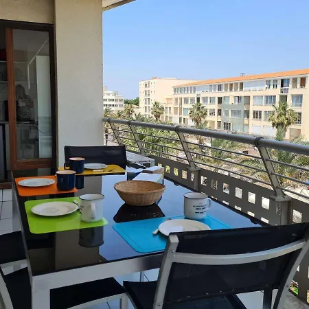 Apartment 2 Pieces Avec Climatisation Et Parking A 50m De La Au Cap D'agde - Fr-1-249-396