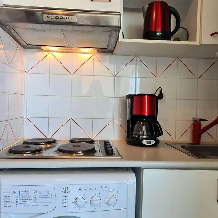 2 Pieces Avec Climatisation Et Parking A 50m De La Au Cap D'agde - Fr-1-249-396 Apartment Agde