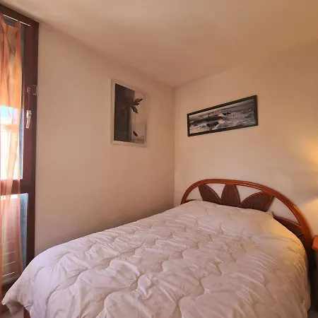 2 Pieces Avec Climatisation Et Parking A 50m De La Au Cap D'agde - Fr-1-249-396 Agde